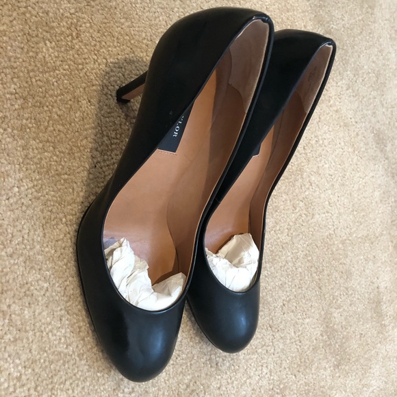 Ann Taylor Black Pump 5.5M - Picture 2 of 2